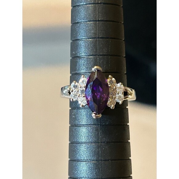 Silver Tone Purple Stone Rhinestone Ring Size 7.5 - Picture 1 of 3